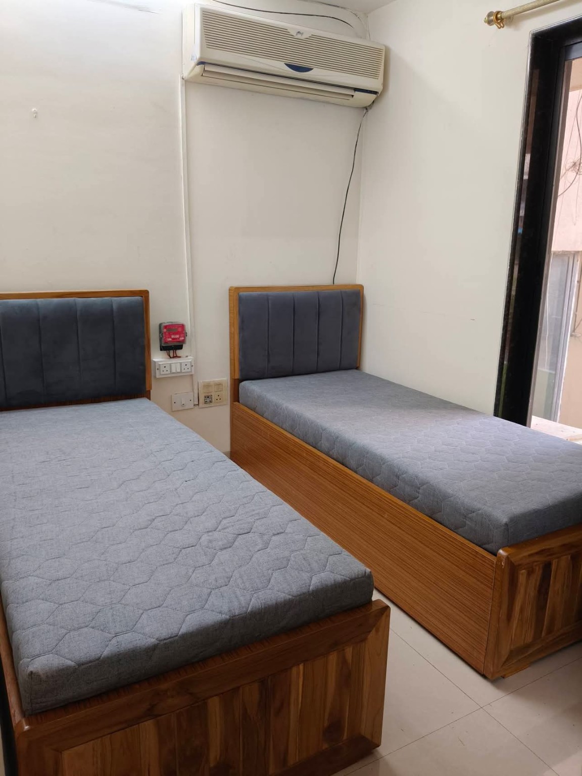 Furnished PG in Kapurbawdi for New Job Relocation
