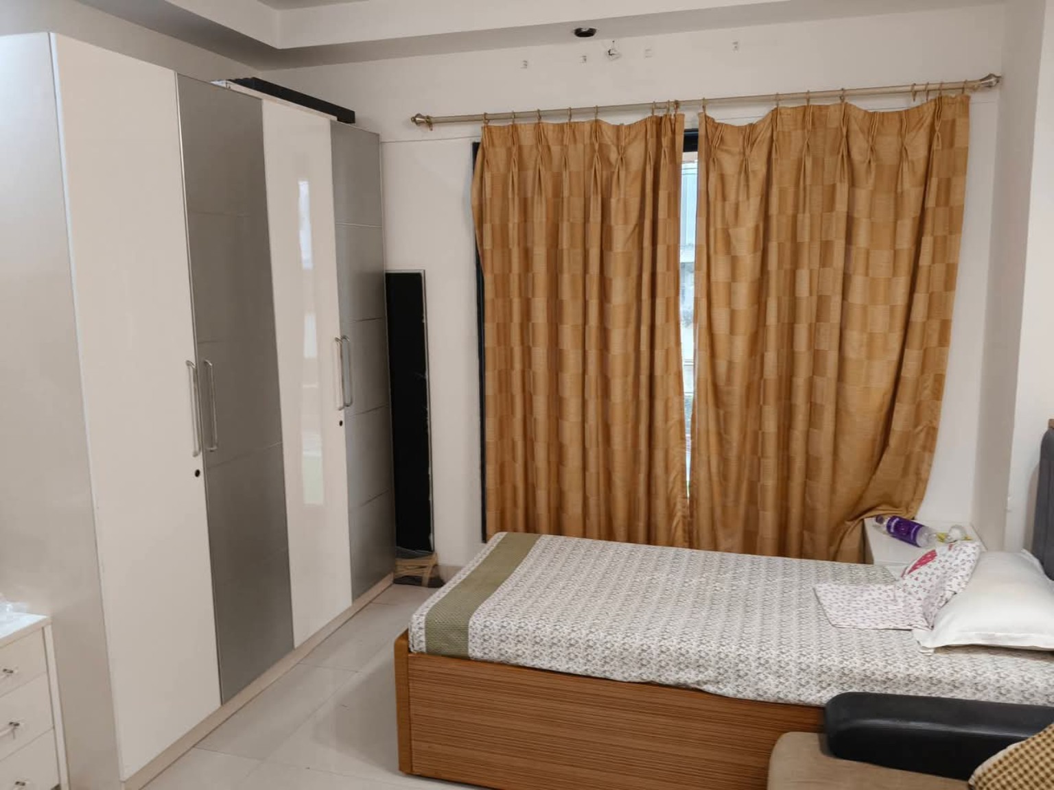 PG with Wi-Fi and Housekeeping in Majiwada
