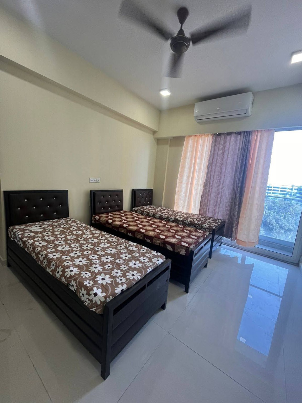 PG Rooms in Balkum