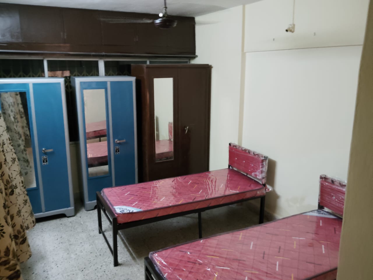 Working Professionals PG in Vartak Nagar