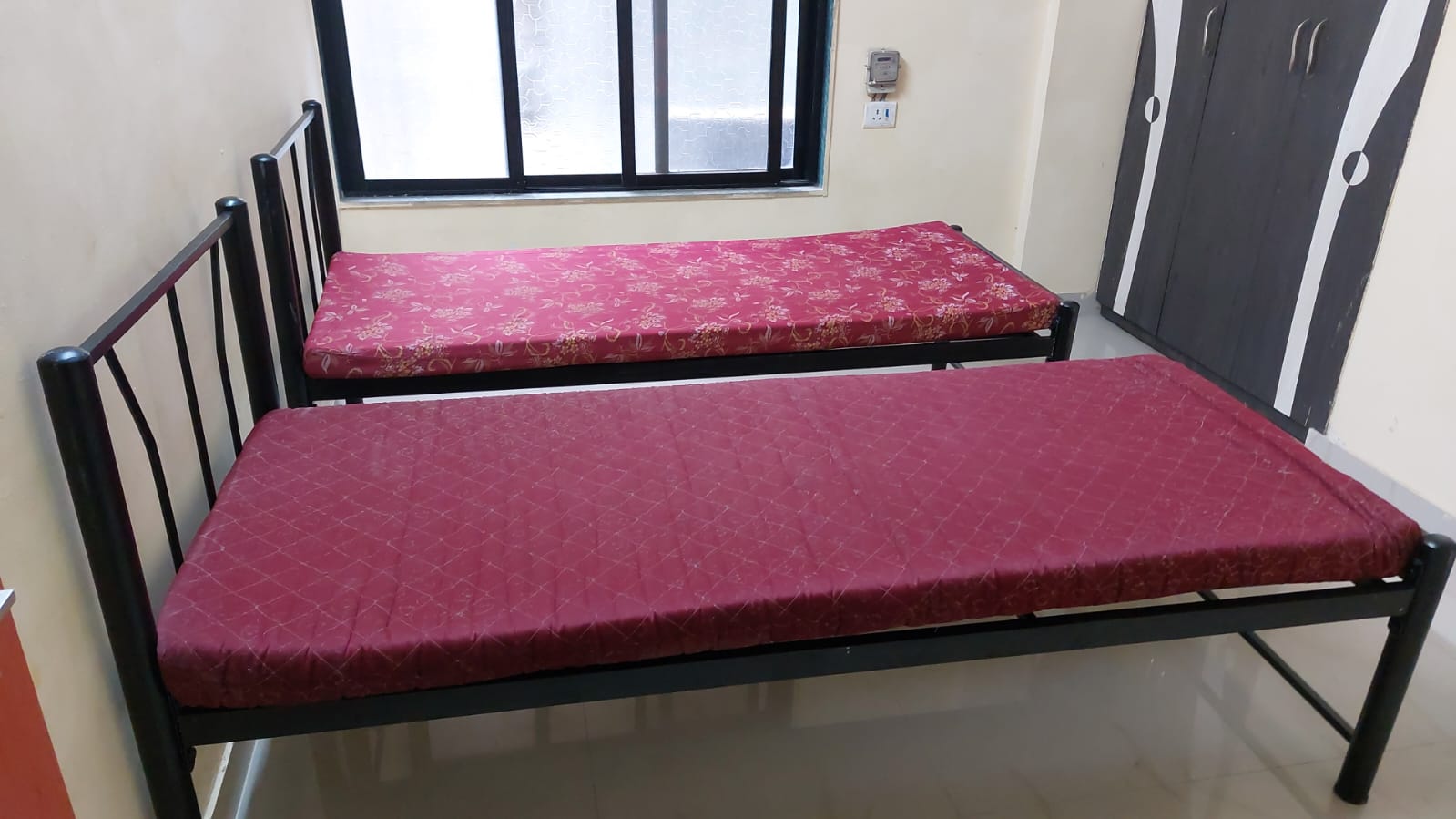 Budget PG in Thane Station for Office Professionals